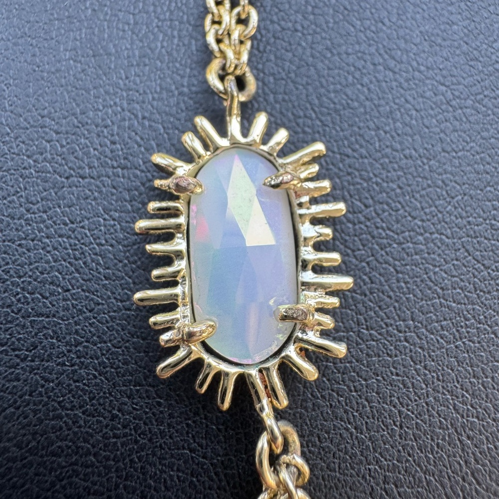 Kendra Scott Toby Gold & White Pearlescent Hand Bracelet/Chain - Picture 3 of 4